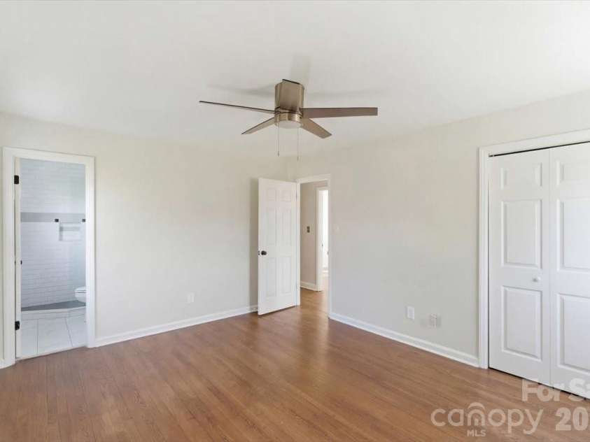 5810 Red Carriage Lane, Charlotte, NC 28212.  MLS# CAR4363941, YatesRealty ID 10218. 