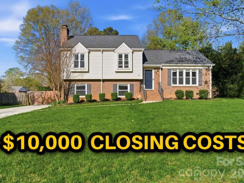 5810 Red Carriage Lane, Charlotte, NC 28212.  MLS# CAR4363941, YatesRealty ID 10218. 