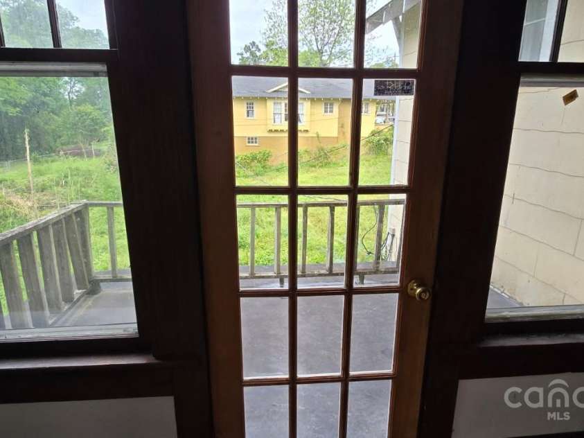 161 Hampton Drive, Spartanburg, SC 29306.  MLS# CAR4254407, YatesRealty ID 10219. 