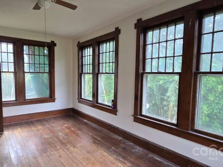 161 Hampton Drive, Spartanburg, SC 29306.  MLS# CAR4254407, YatesRealty ID 10219. 