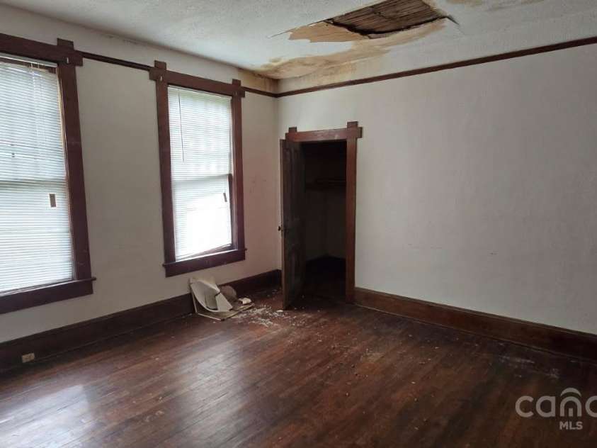 161 Hampton Drive, Spartanburg, SC 29306.  MLS# CAR4254407, YatesRealty ID 10219. 