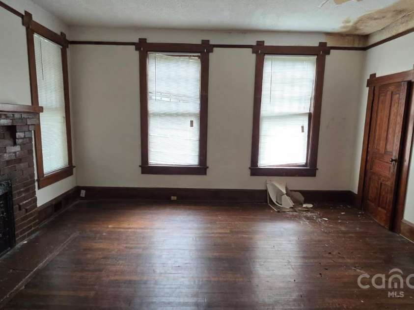 161 Hampton Drive, Spartanburg, SC 29306.  MLS# CAR4254407, YatesRealty ID 10219. 