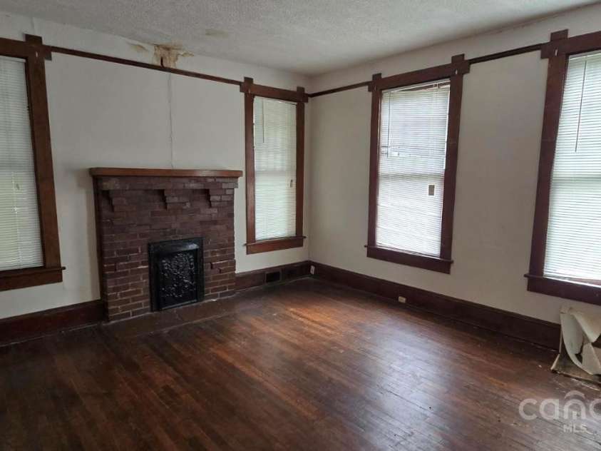 161 Hampton Drive, Spartanburg, SC 29306.  MLS# CAR4254407, YatesRealty ID 10219. 