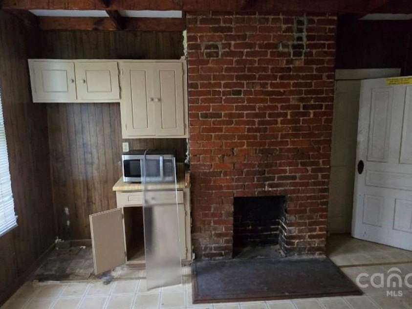 161 Hampton Drive, Spartanburg, SC 29306.  MLS# CAR4254407, YatesRealty ID 10219. 
