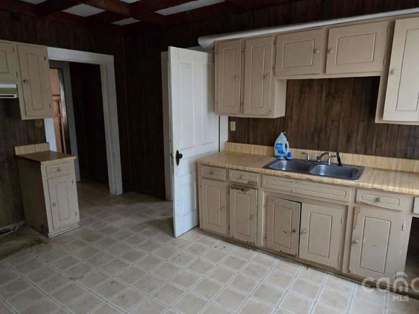 161 Hampton Drive, Spartanburg, SC 29306.  MLS# CAR4254407, YatesRealty ID 10219. 