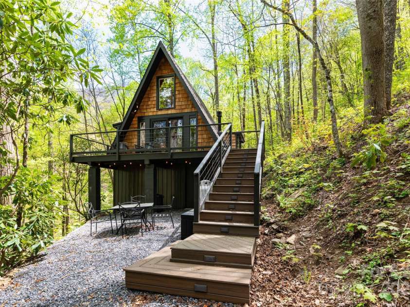 59 Lost Cove, Waynesville, NC 28785.  MLS# CAR4252422, YatesRealty ID 1022. 