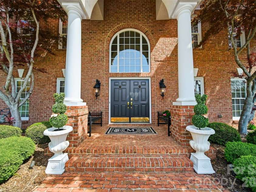 3704 8th Street Place, Hickory, NC 28601.  MLS# CAR4363402, YatesRealty ID 10221. 