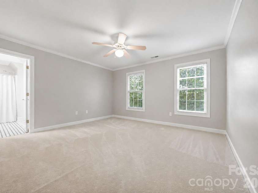 3704 8th Street Place, Hickory, NC 28601.  MLS# CAR4363402, YatesRealty ID 10221. 