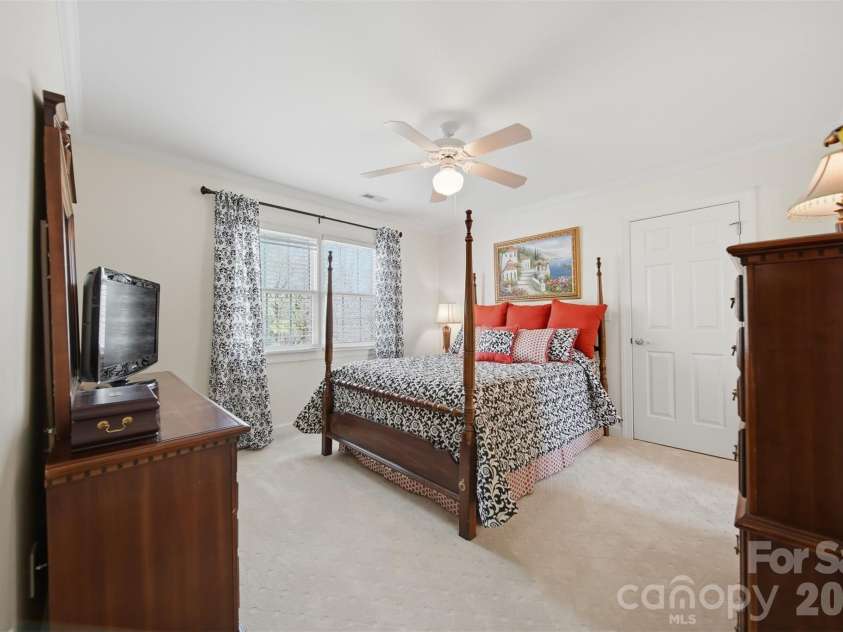 3704 8th Street Place, Hickory, NC 28601.  MLS# CAR4363402, YatesRealty ID 10221. 