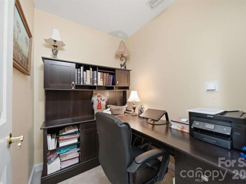 3704 8th Street Place, Hickory, NC 28601.  MLS# CAR4363402, YatesRealty ID 10221. 
