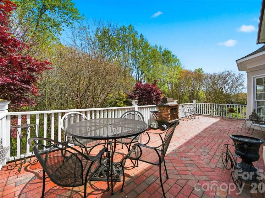 3704 8th Street Place, Hickory, NC 28601.  MLS# CAR4363402, YatesRealty ID 10221. 