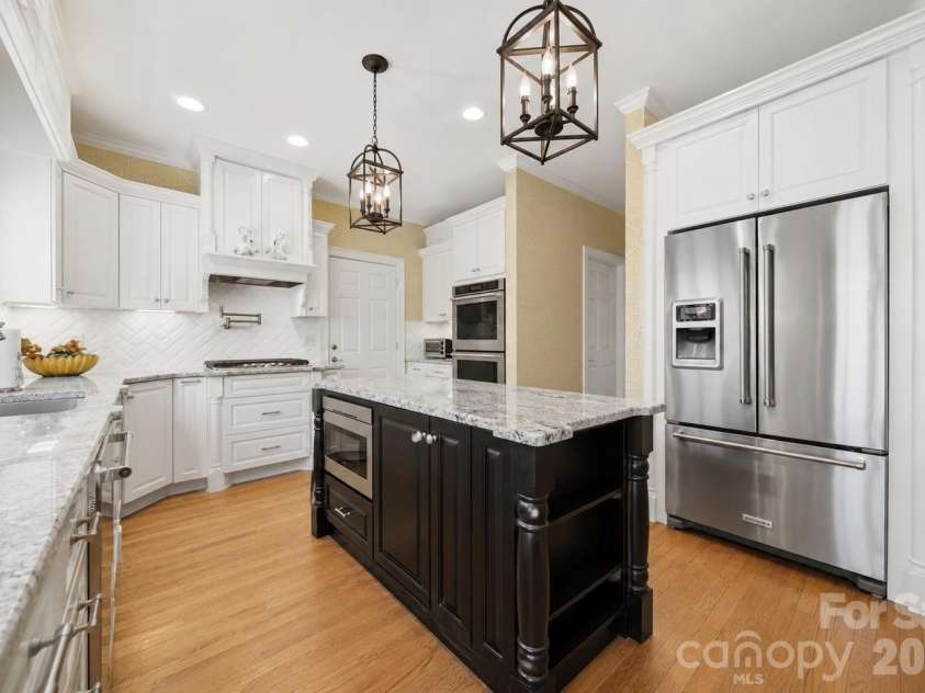 3704 8th Street Place, Hickory, NC 28601.  MLS# CAR4363402, YatesRealty ID 10221. 