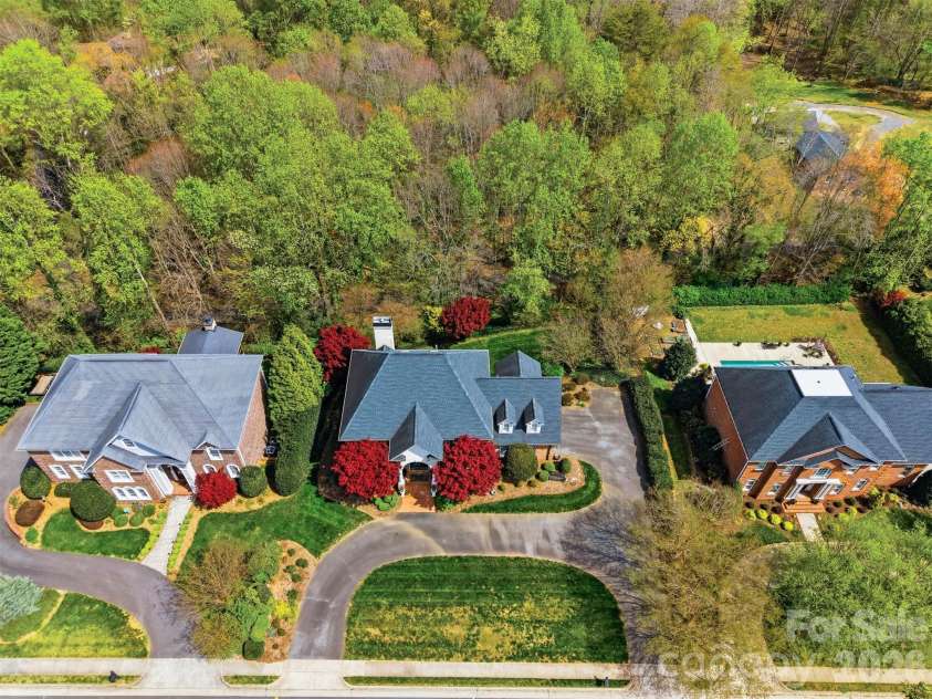 3704 8th Street Place, Hickory, NC 28601.  MLS# CAR4363402, YatesRealty ID 10221. 