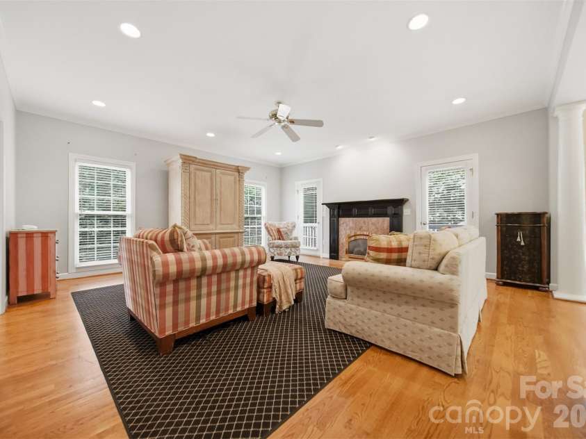 3704 8th Street Place, Hickory, NC 28601.  MLS# CAR4363402, YatesRealty ID 10221. 