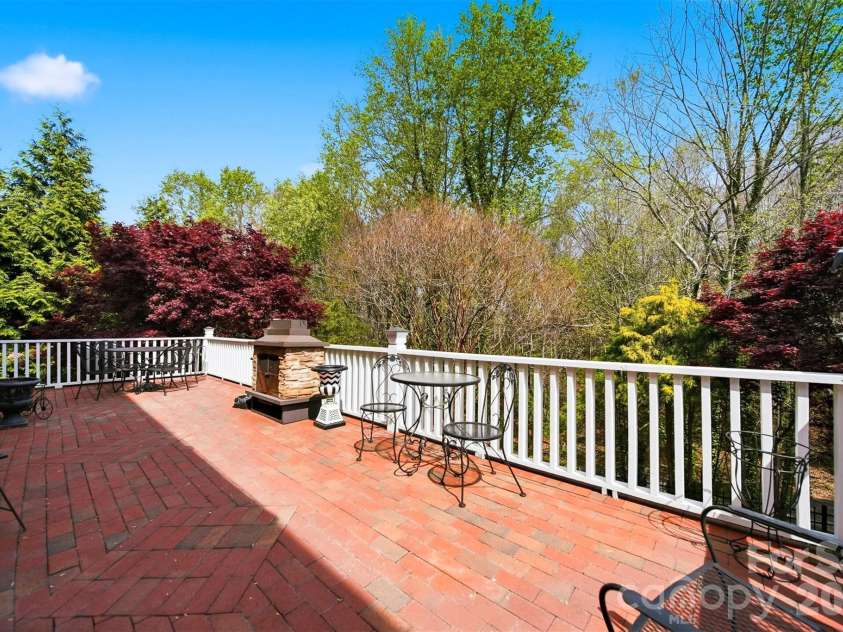 3704 8th Street Place, Hickory, NC 28601.  MLS# CAR4363402, YatesRealty ID 10221. 