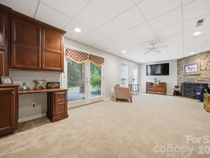 3704 8th Street Place, Hickory, NC 28601.  MLS# CAR4363402, YatesRealty ID 10221. 