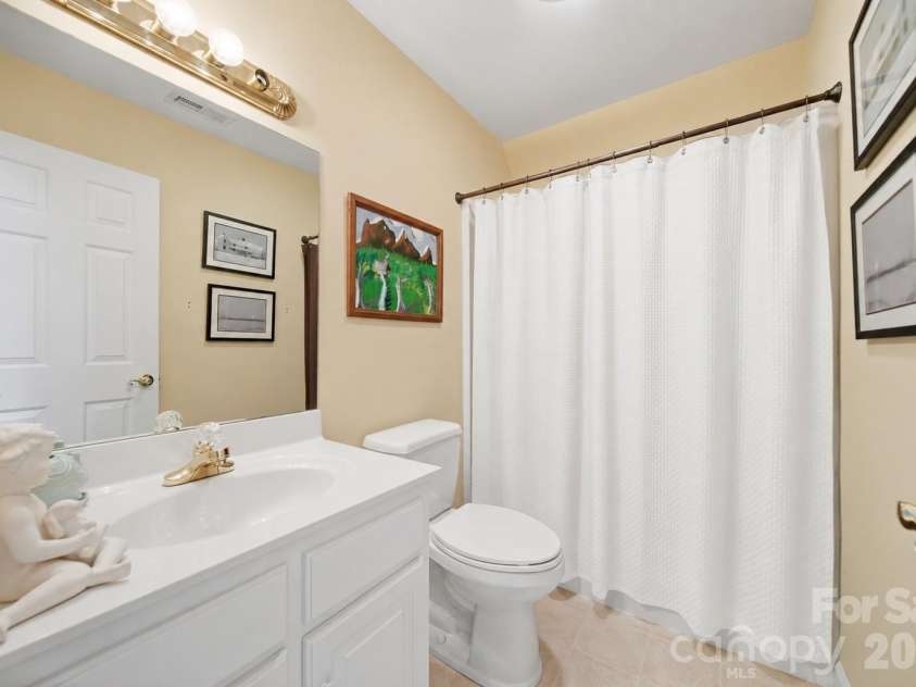 3704 8th Street Place, Hickory, NC 28601.  MLS# CAR4363402, YatesRealty ID 10221. 