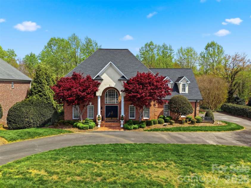 3704 8th Street Place, Hickory, NC 28601.  MLS# CAR4363402, YatesRealty ID 10221. 