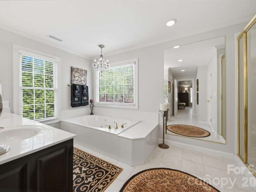 3704 8th Street Place, Hickory, NC 28601.  MLS# CAR4363402, YatesRealty ID 10221. Primary Bath