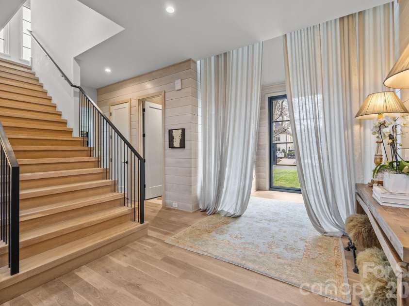 1344 Biltmore Drive, Charlotte, NC 28207.  MLS# CAR4341077, YatesRealty ID 10226. 