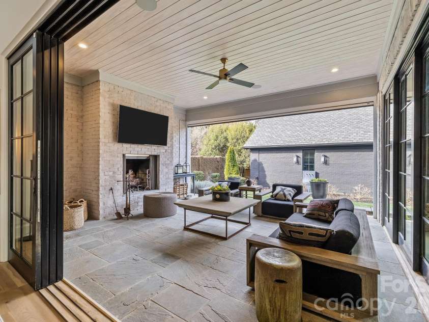 1344 Biltmore Drive, Charlotte, NC 28207.  MLS# CAR4341077, YatesRealty ID 10226. 