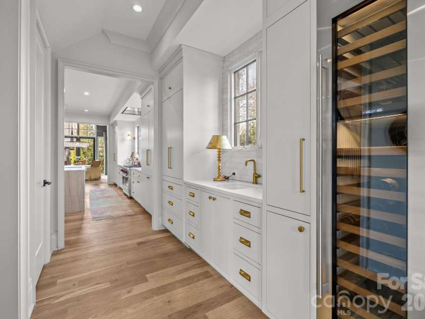 1344 Biltmore Drive, Charlotte, NC 28207.  MLS# CAR4341077, YatesRealty ID 10226. 