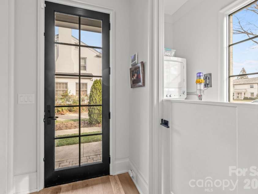 1344 Biltmore Drive, Charlotte, NC 28207.  MLS# CAR4341077, YatesRealty ID 10226. 