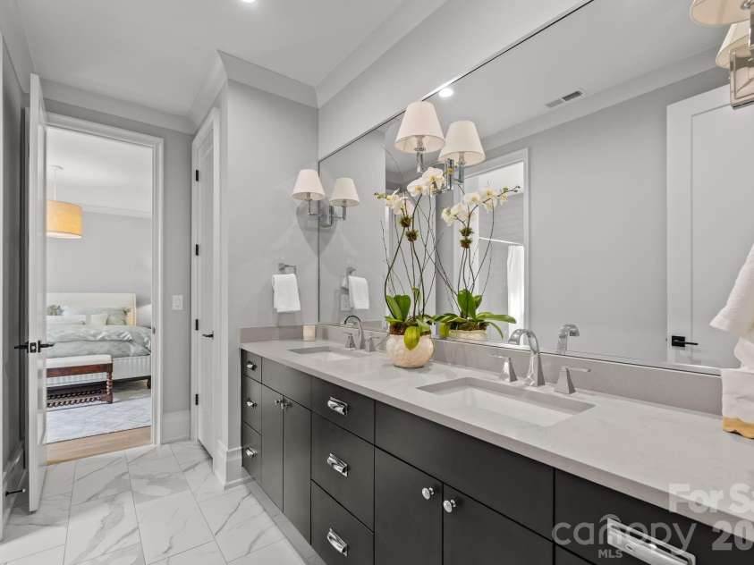 1344 Biltmore Drive, Charlotte, NC 28207.  MLS# CAR4341077, YatesRealty ID 10226. 