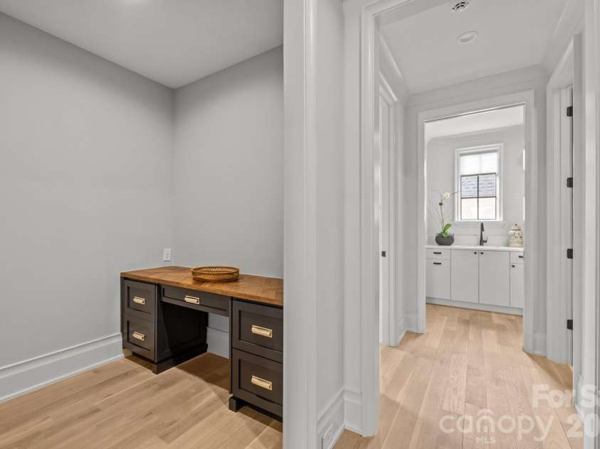 1344 Biltmore Drive, Charlotte, NC 28207.  MLS# CAR4341077, YatesRealty ID 10226. 
