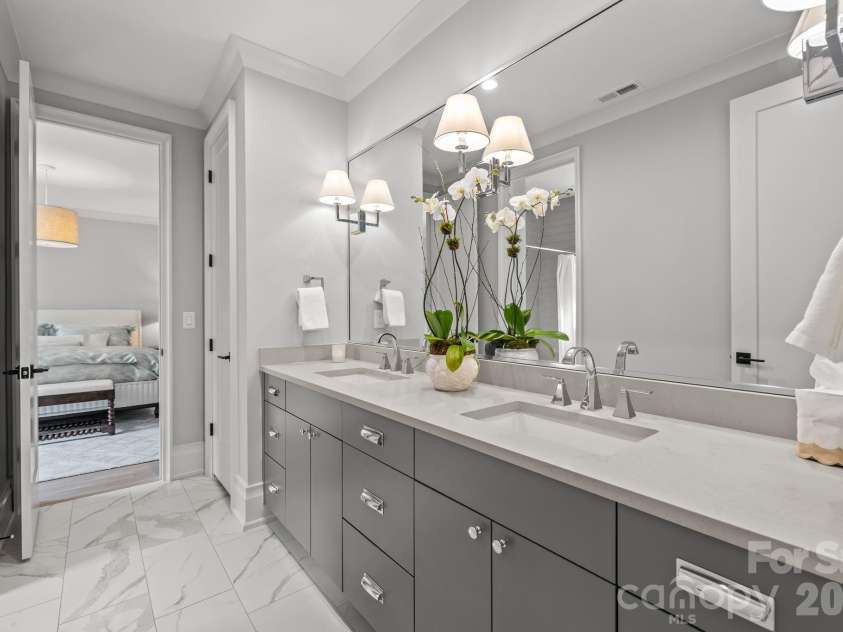 1344 Biltmore Drive, Charlotte, NC 28207.  MLS# CAR4341077, YatesRealty ID 10226. 