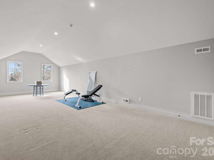 1344 Biltmore Drive, Charlotte, NC 28207.  MLS# CAR4341077, YatesRealty ID 10226. 