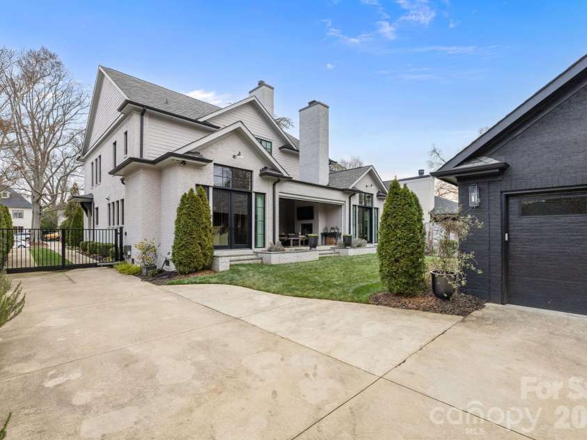 1344 Biltmore Drive, Charlotte, NC 28207.  MLS# CAR4341077, YatesRealty ID 10226. 