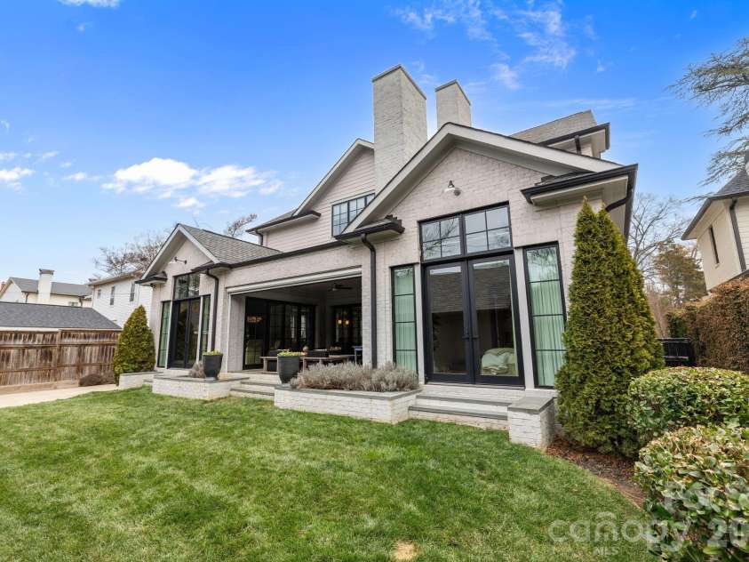 1344 Biltmore Drive, Charlotte, NC 28207.  MLS# CAR4341077, YatesRealty ID 10226. 