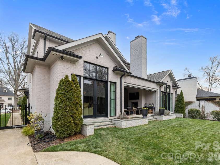 1344 Biltmore Drive, Charlotte, NC 28207.  MLS# CAR4341077, YatesRealty ID 10226. 