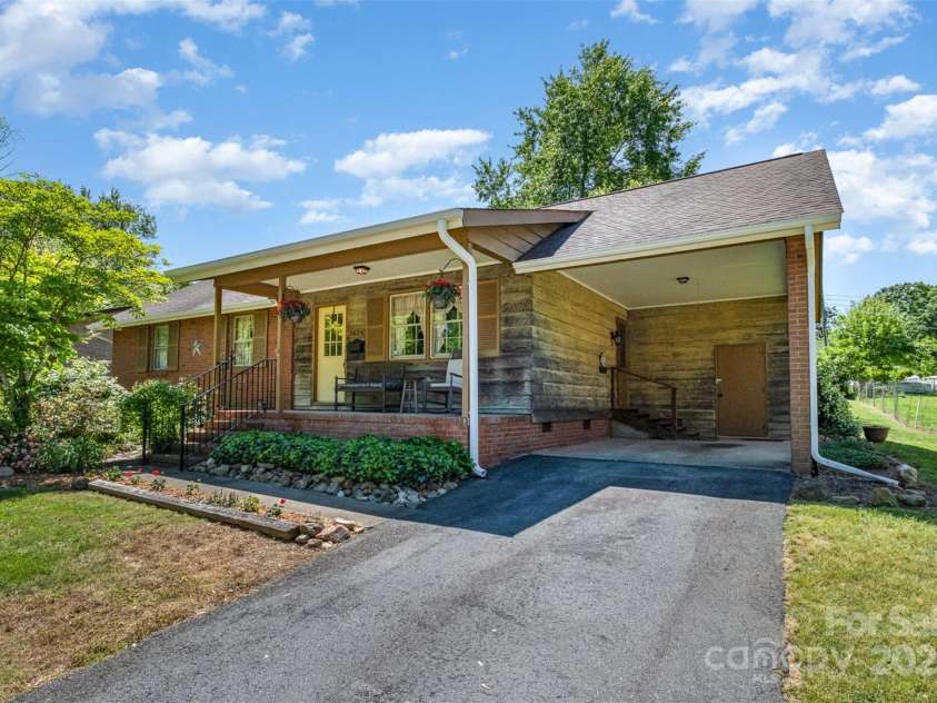 3624 Delgany Drive, Charlotte, NC 28215.  MLS# CAR4250924, YatesRealty ID 10228. 