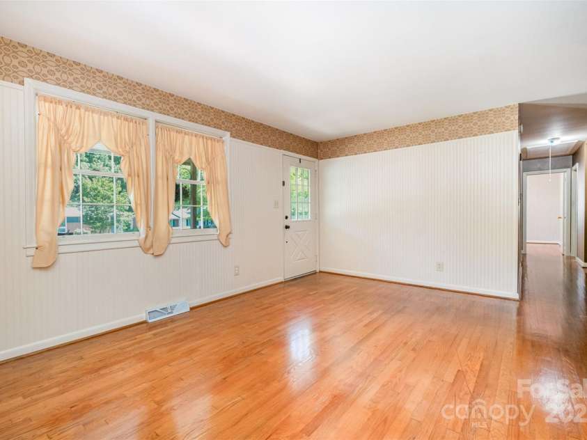 3624 Delgany Drive, Charlotte, NC 28215.  MLS# CAR4250924, YatesRealty ID 10228. 