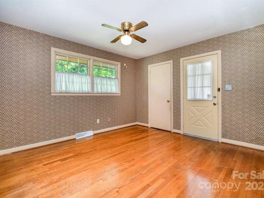 3624 Delgany Drive, Charlotte, NC 28215.  MLS# CAR4250924, YatesRealty ID 10228. 