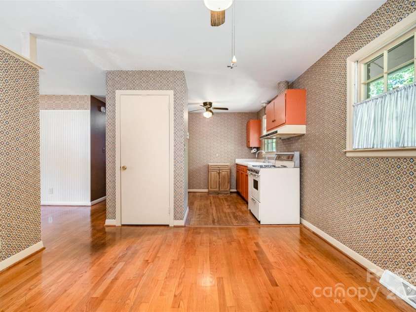 3624 Delgany Drive, Charlotte, NC 28215.  MLS# CAR4250924, YatesRealty ID 10228. 