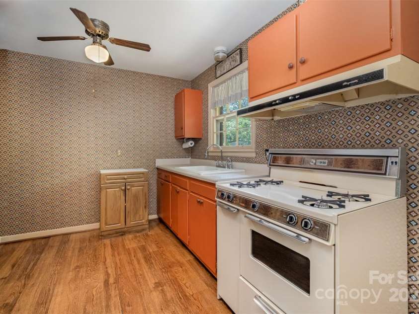 3624 Delgany Drive, Charlotte, NC 28215.  MLS# CAR4250924, YatesRealty ID 10228. 