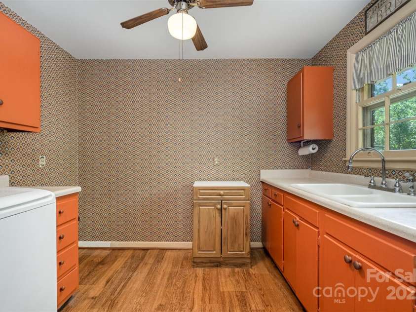 3624 Delgany Drive, Charlotte, NC 28215.  MLS# CAR4250924, YatesRealty ID 10228. 