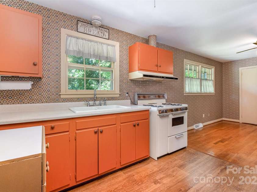 3624 Delgany Drive, Charlotte, NC 28215.  MLS# CAR4250924, YatesRealty ID 10228. 