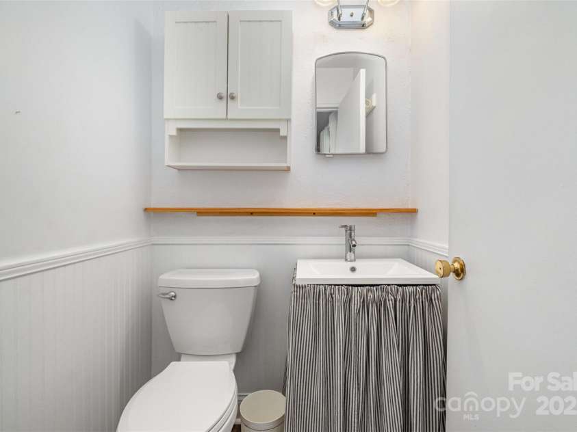 3624 Delgany Drive, Charlotte, NC 28215.  MLS# CAR4250924, YatesRealty ID 10228. 