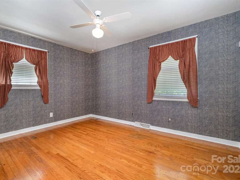 3624 Delgany Drive, Charlotte, NC 28215.  MLS# CAR4250924, YatesRealty ID 10228. 