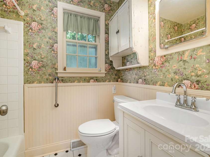 3624 Delgany Drive, Charlotte, NC 28215.  MLS# CAR4250924, YatesRealty ID 10228. 