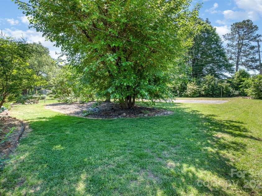 3624 Delgany Drive, Charlotte, NC 28215.  MLS# CAR4250924, YatesRealty ID 10228. 