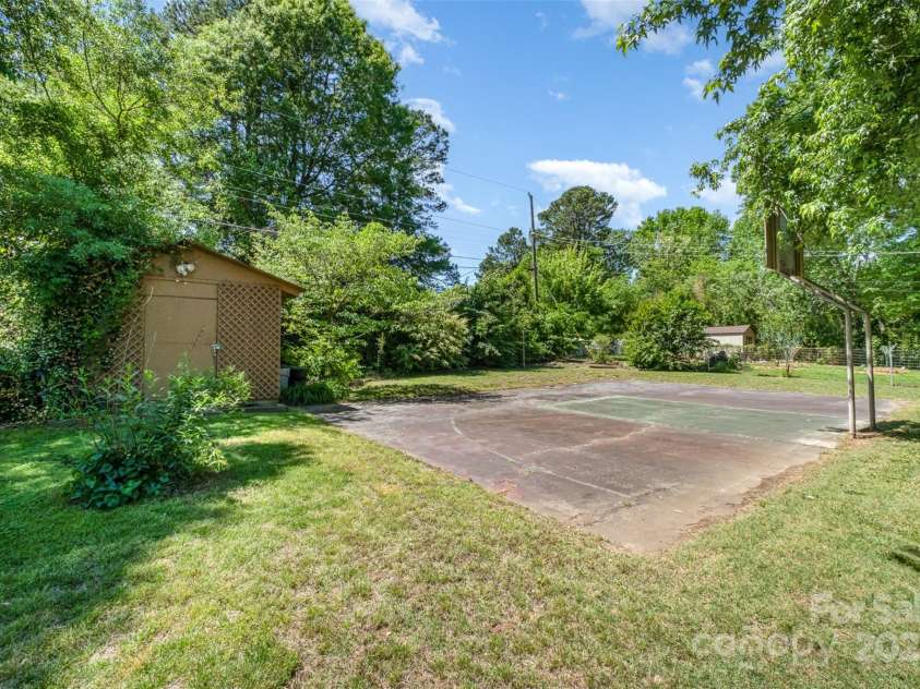 3624 Delgany Drive, Charlotte, NC 28215.  MLS# CAR4250924, YatesRealty ID 10228. 