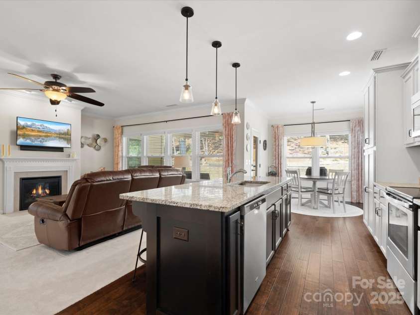 1874 Larkspur Way, Tega Cay, SC 29708.  MLS# CAR4222294, YatesRealty ID 10229. 