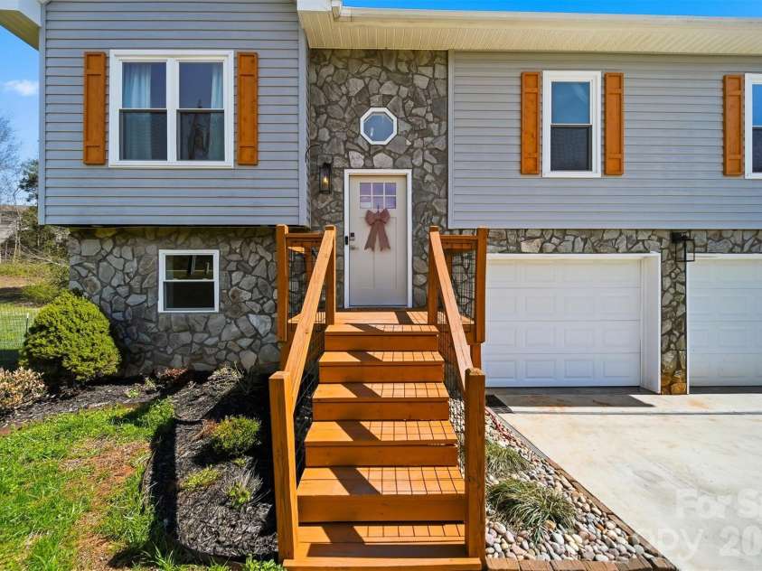4374 Calico Road, Lenoir, NC 28645.  MLS# CAR4358644, YatesRealty ID 10229. 