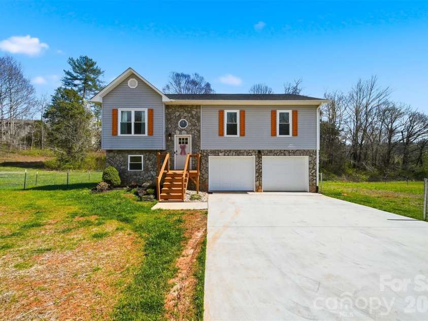 4374 Calico Road, Lenoir, NC 28645.  MLS# CAR4358644, YatesRealty ID 10229. 