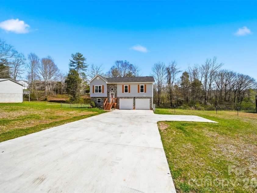 4374 Calico Road, Lenoir, NC 28645.  MLS# CAR4358644, YatesRealty ID 10229. 